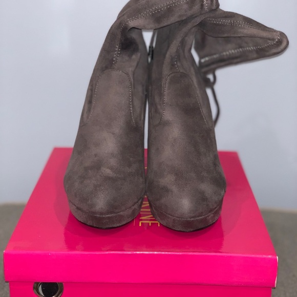 Catherine Malandrino Paidyn Grey Sock Booties Sz 6 - Picture 3 of 9